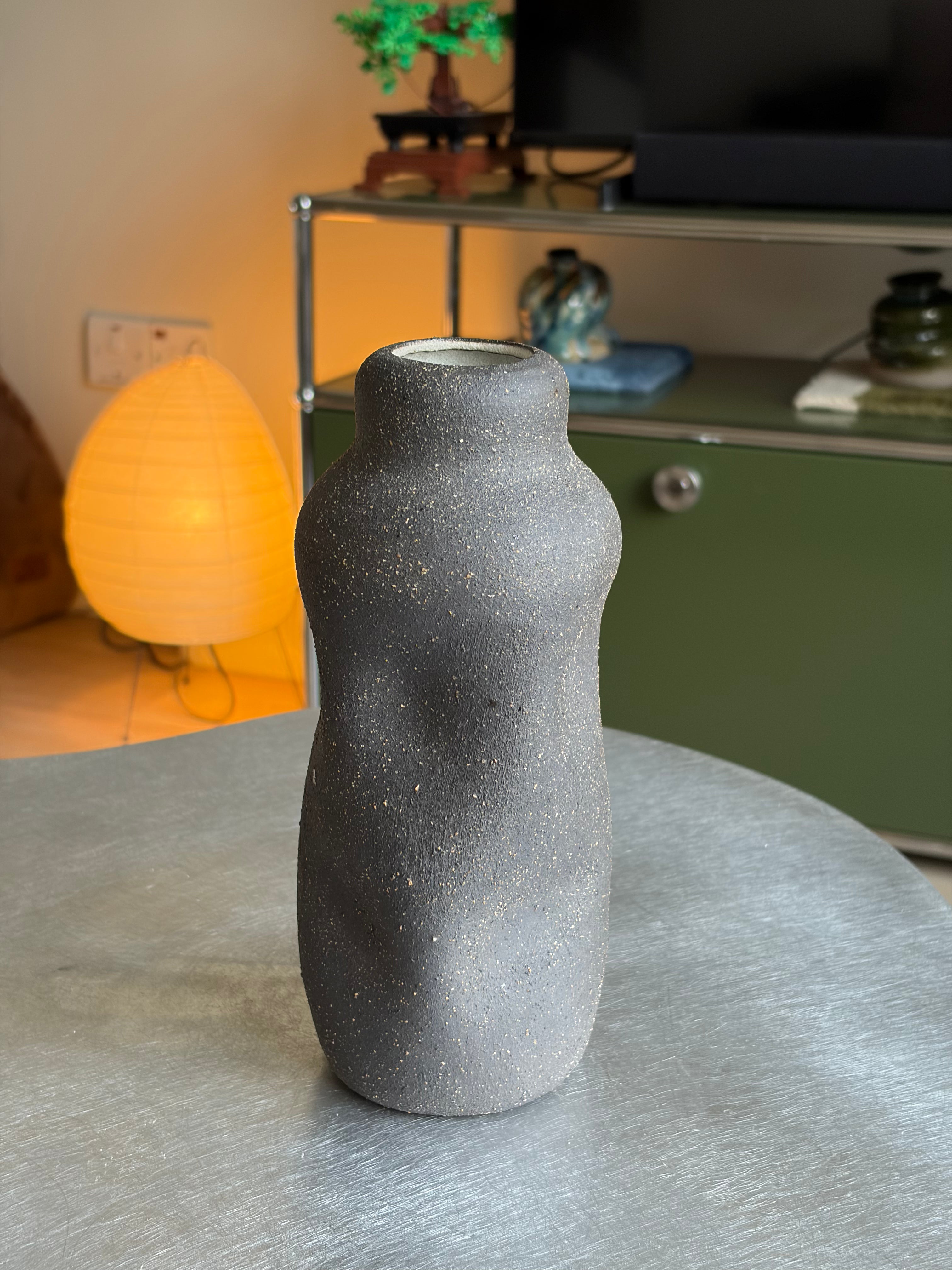 Archive Warped Vase — Black Raw