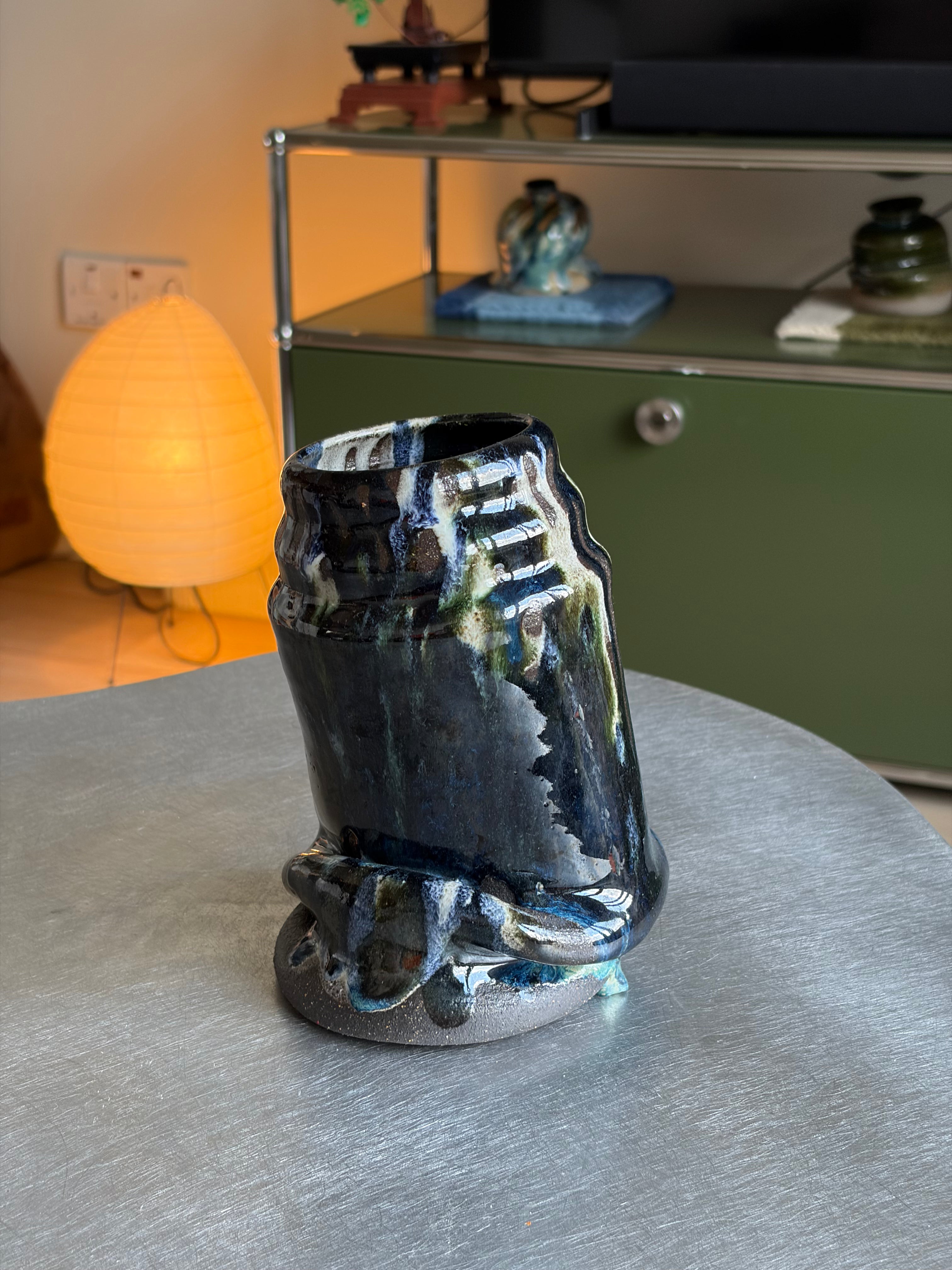 Warped Vase — Black № 2