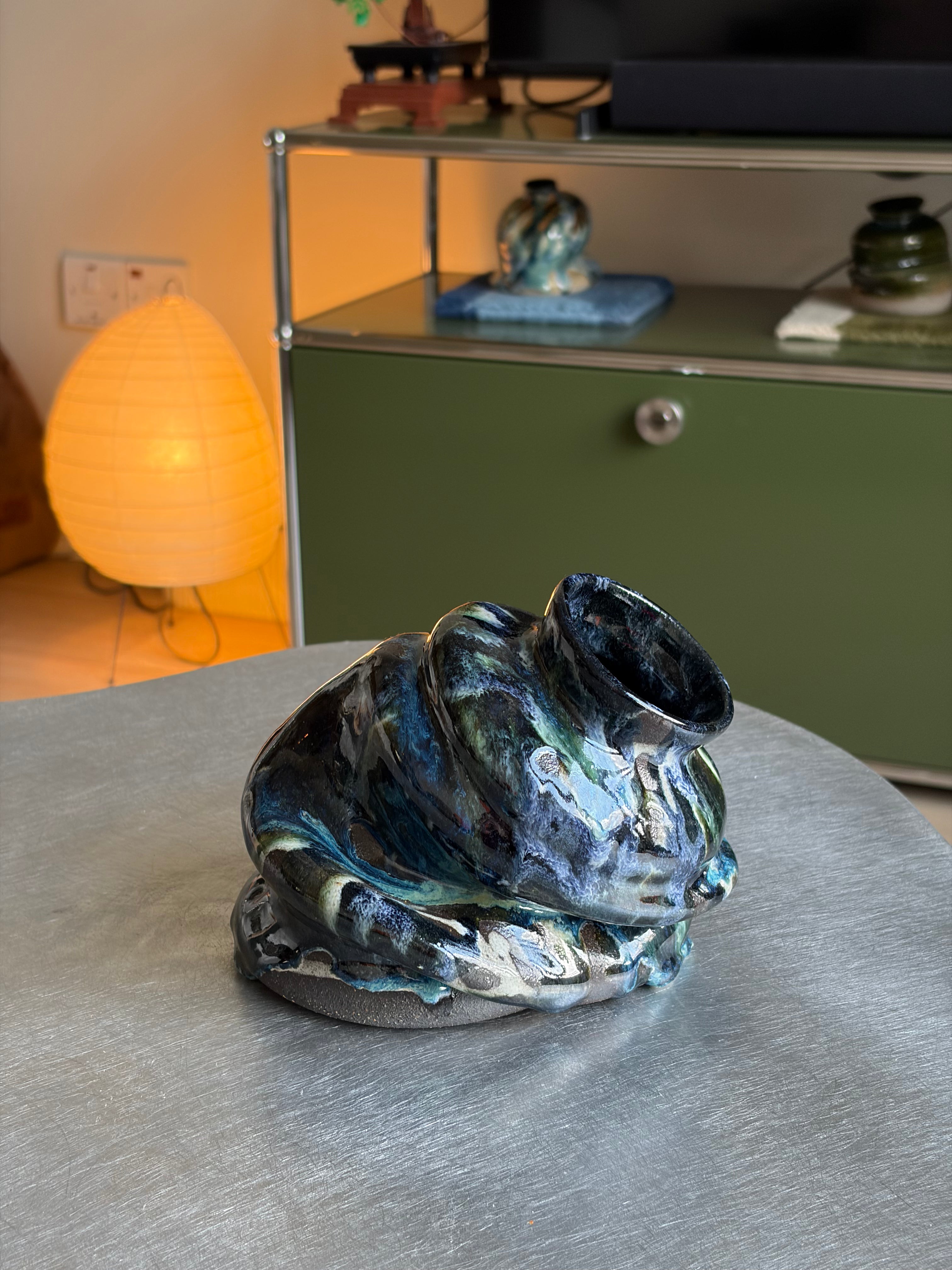 Warped Vase — Black № 1