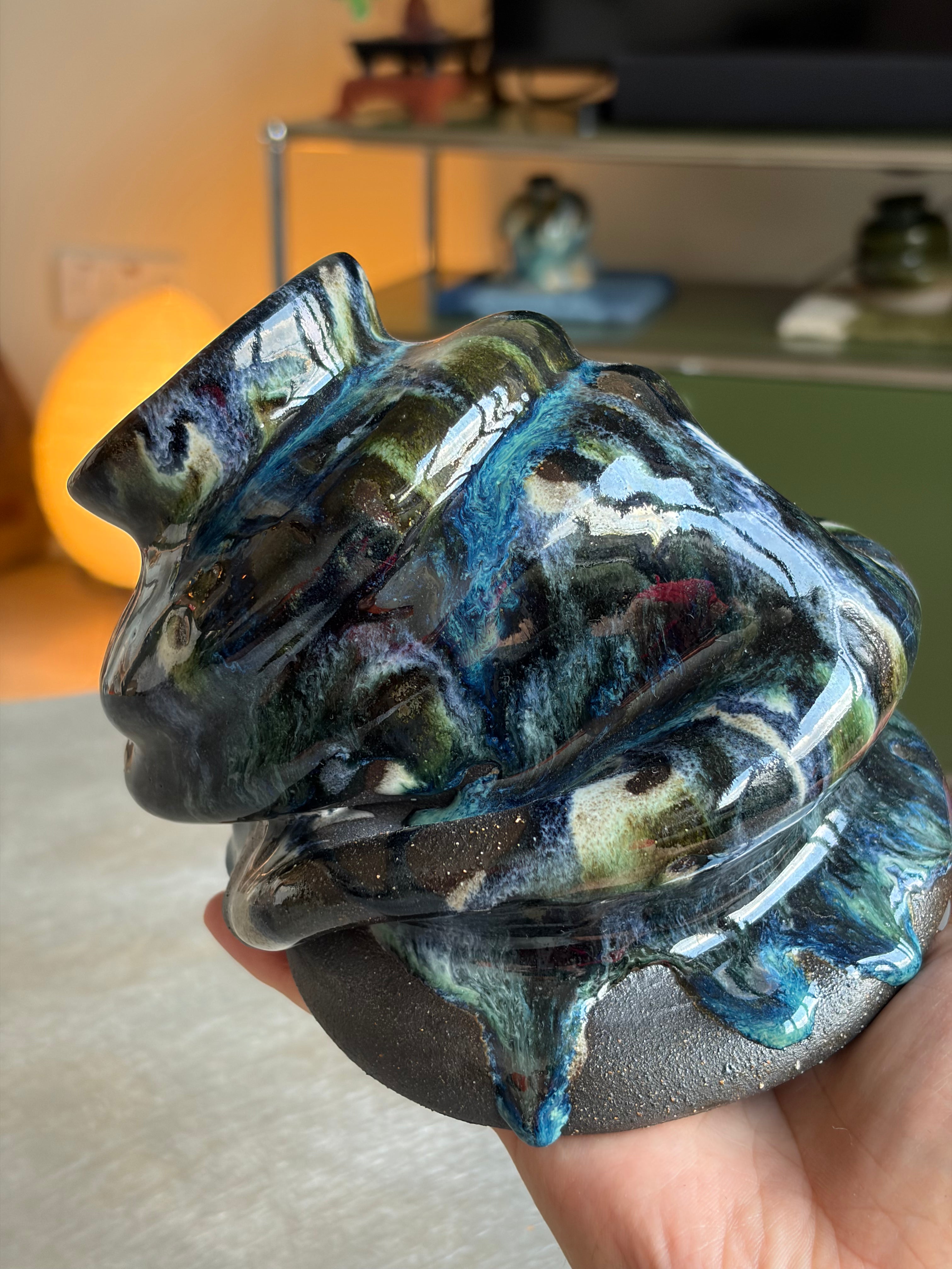 Warped Vase — Black № 1