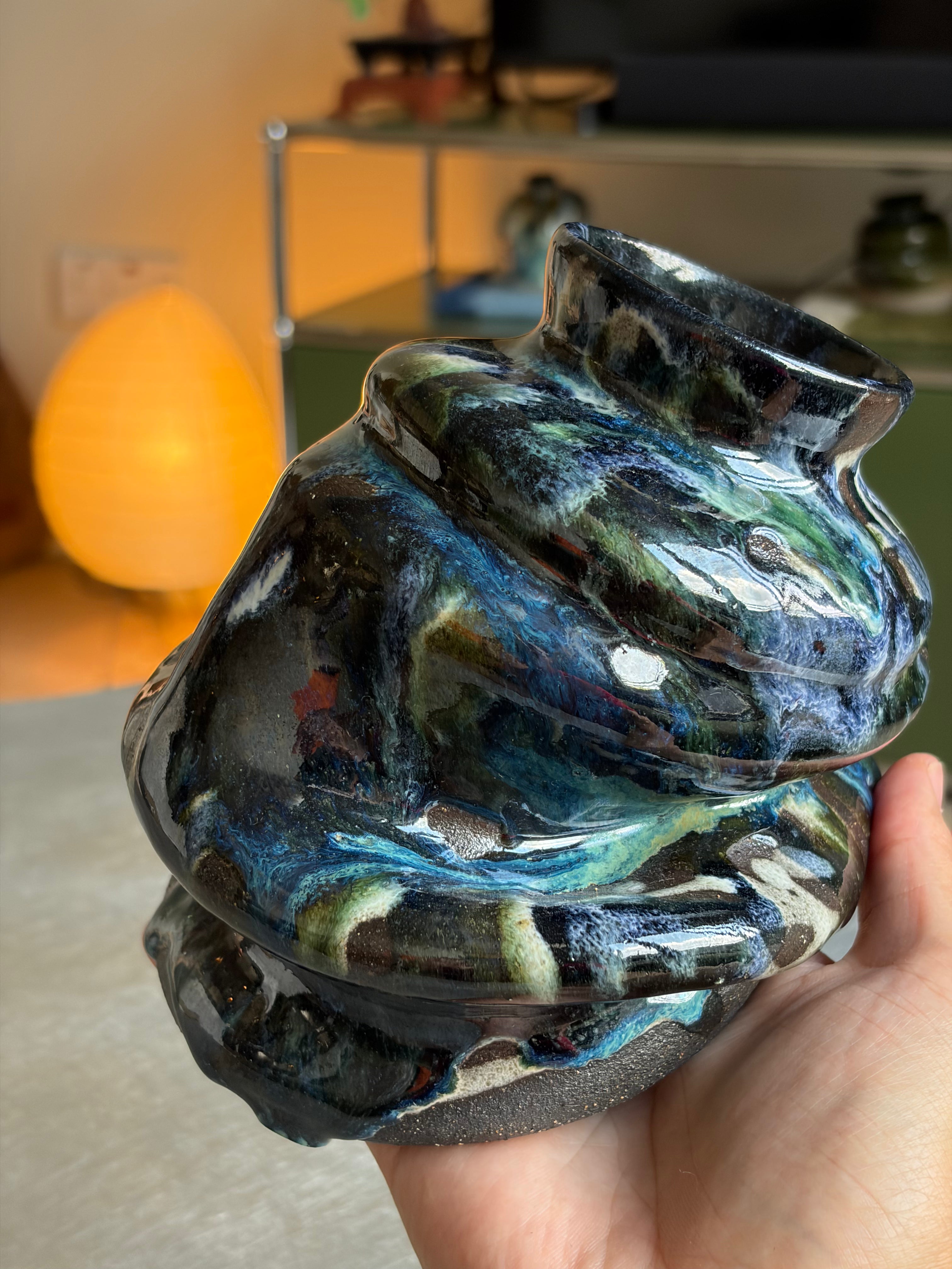 Warped Vase — Black № 1