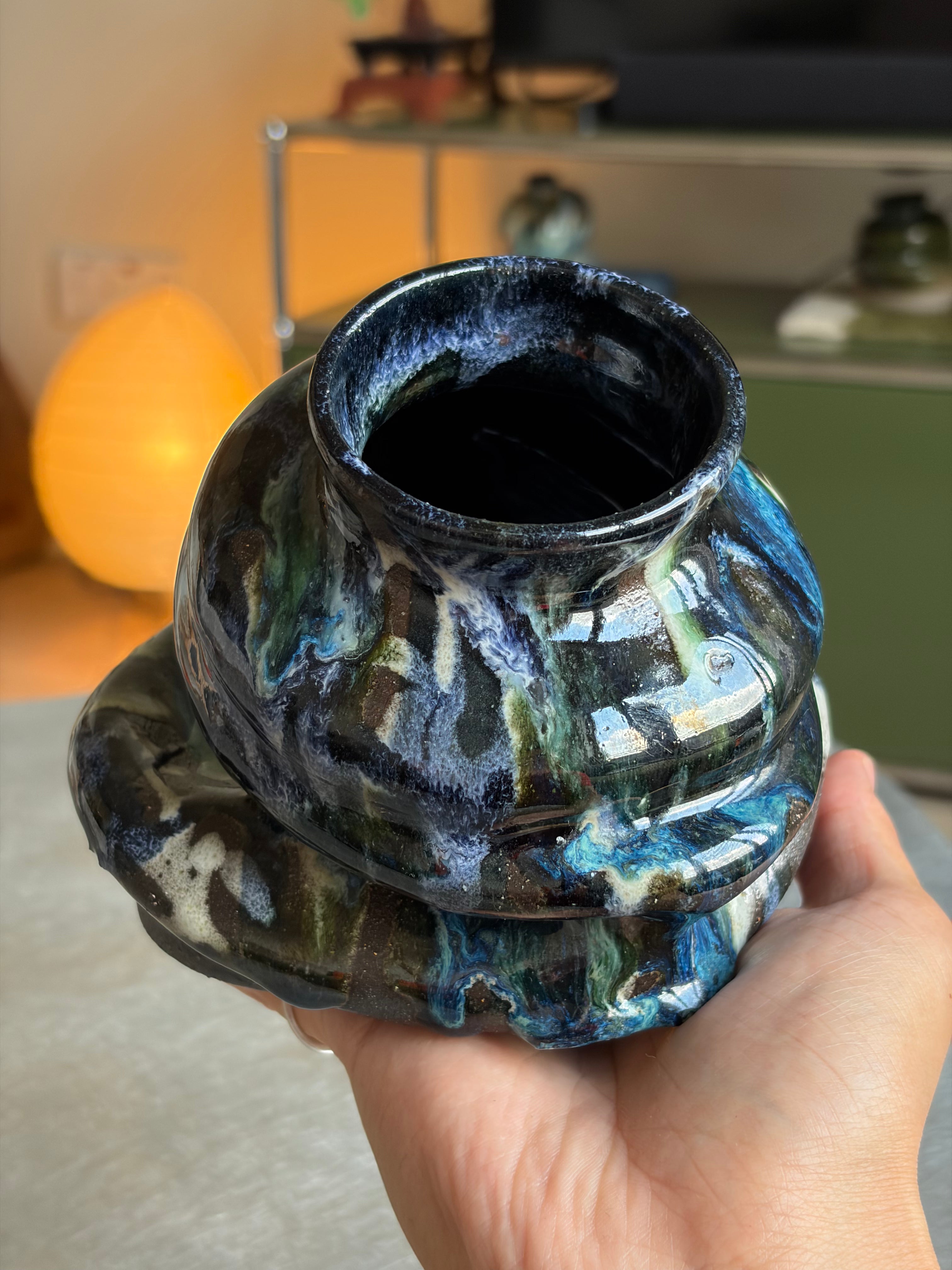 Warped Vase — Black № 1