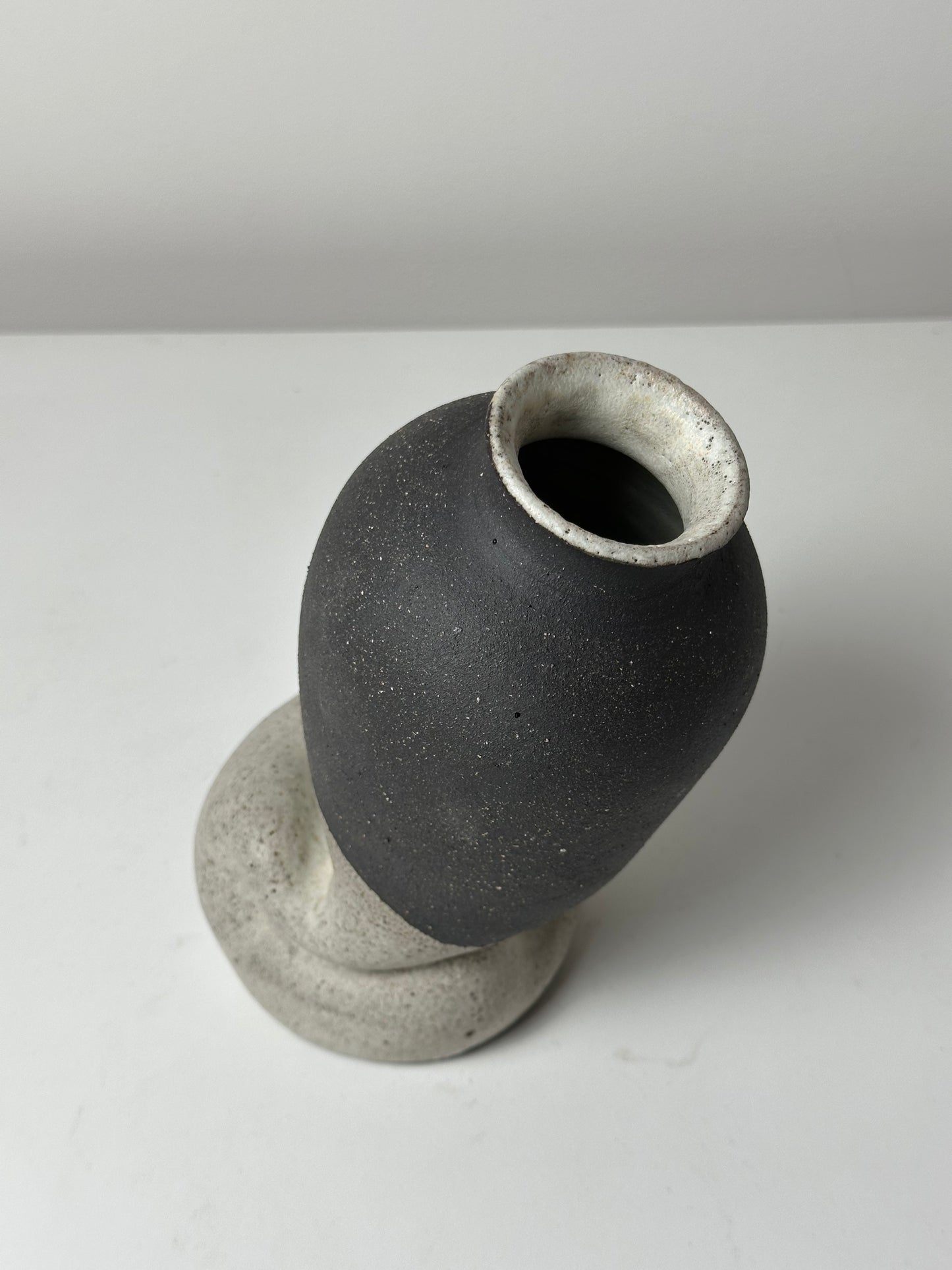 Warped Vase — Matte white #1 (Black clay)